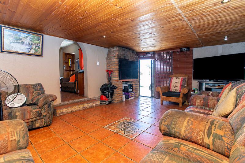 4 Bedroom Property for Sale in Peerless Park North Western Cape